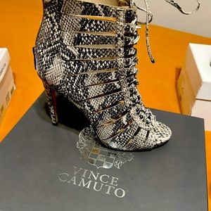 Hot, hot, hot Vince Camilo lace up, snakeskin booties size 8